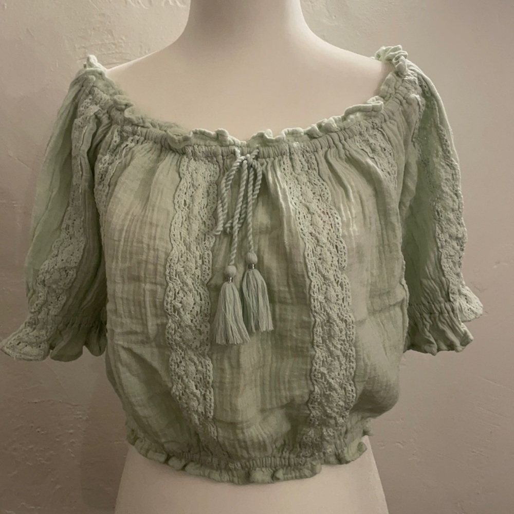 American Eagle women’s crop top. Size S.
